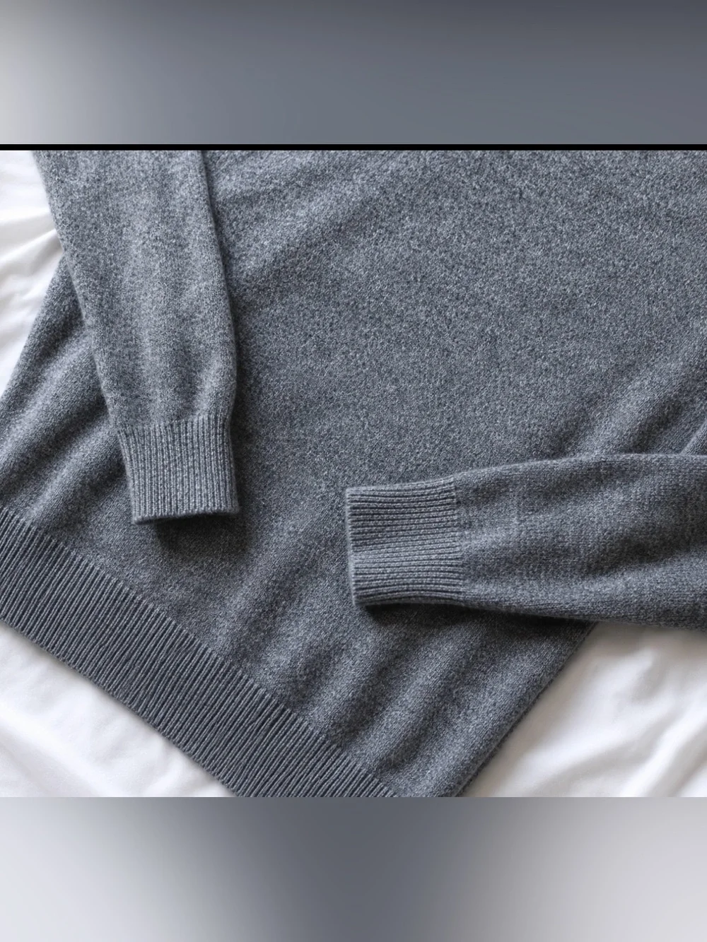 Uniqlo Men’s XL 100% Wool Crewneck Sweater Charcoal Gray Unisex Minimalist Knit